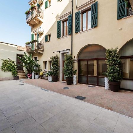 ヴェローナPalazzo Ristoriアパートメント エクステリア 写真