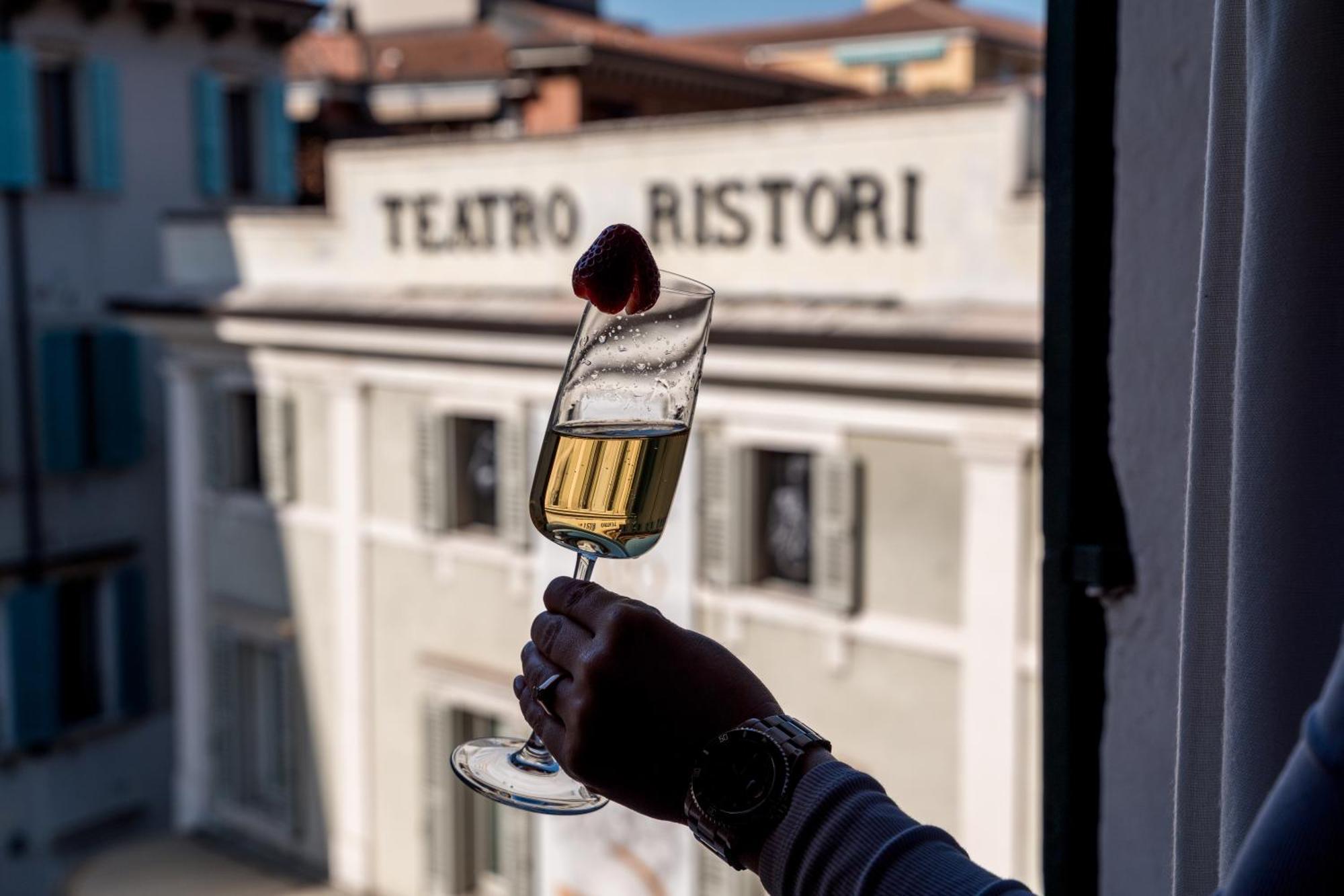 ヴェローナPalazzo Ristoriアパートメント エクステリア 写真